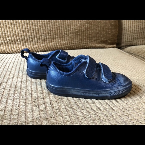 Converse all-star navy Velcro toddler shoes, Sz 7 - Picture 2 of 5